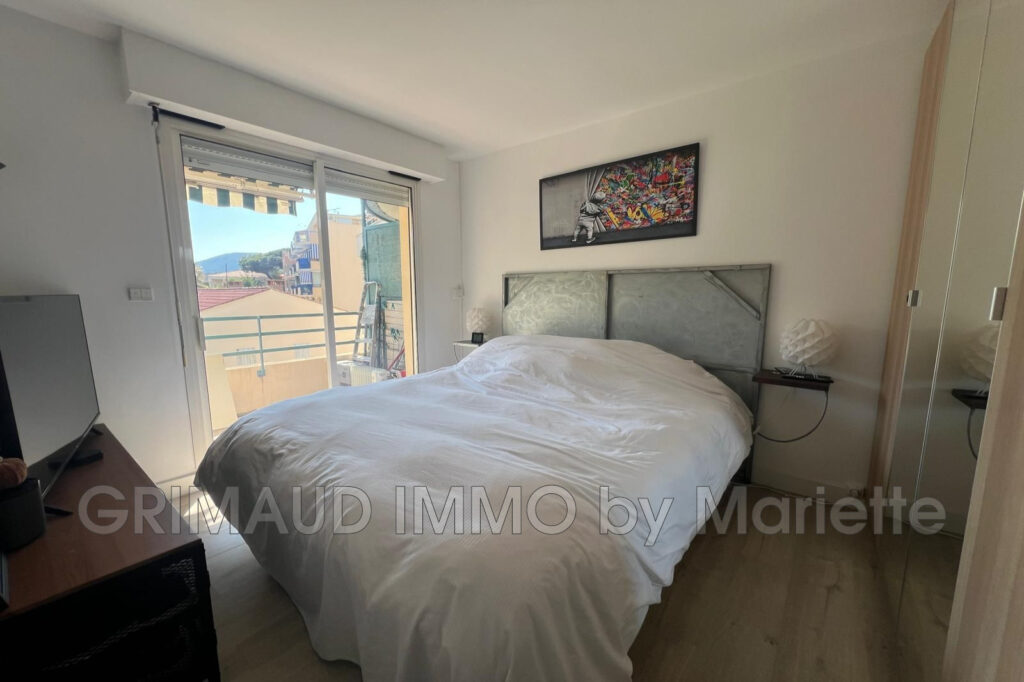 Appartement T2 avec terrasse en plein centre-ville de Cavalair – 2 pièces – 1 chambre – 32.65 m²
