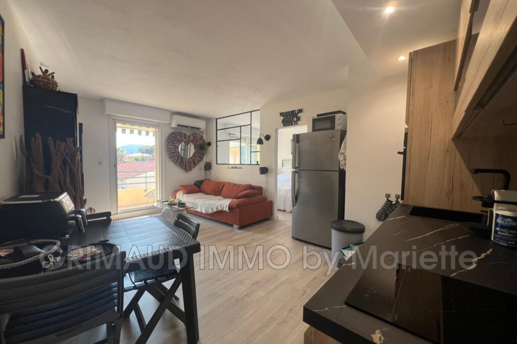 Appartement T2 avec terrasse en plein centre-ville de Cavalair – 2 pièces – 1 chambre – 32.65 m²