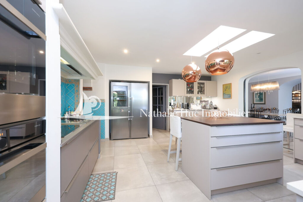 vente mas 5 Pièce(s) – 5 pièces – 4 chambres – 250.00 m²