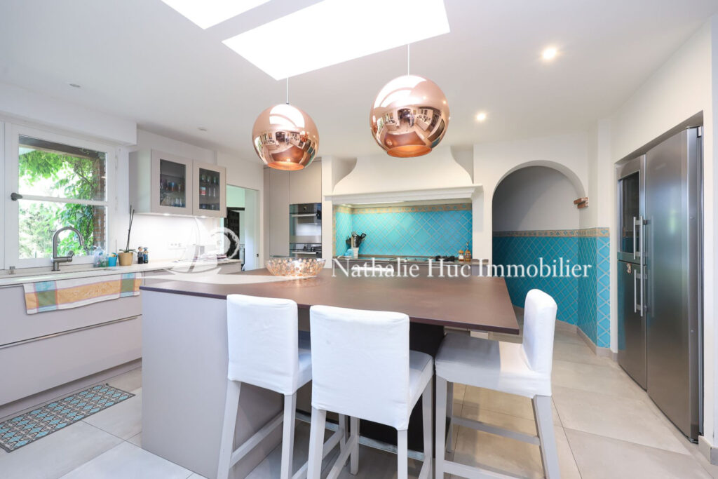 vente mas 5 Pièce(s) – 5 pièces – 4 chambres – 250.00 m²