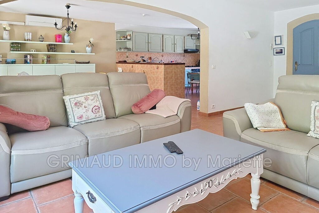 belle maison a pied du village Grimaud – 5 pièces – 4 chambres – 110.00 m²