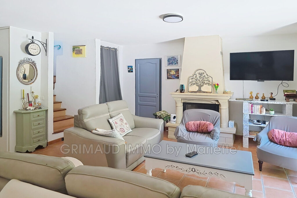 belle maison a pied du village Grimaud – 5 pièces – 4 chambres – 110.00 m²