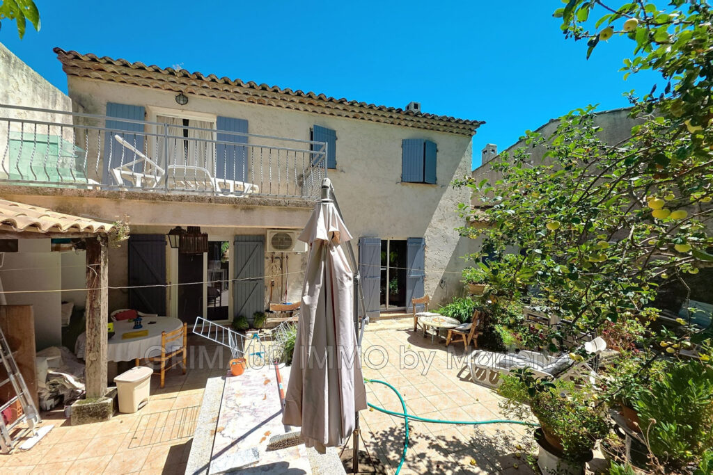 belle maison a pied du village Grimaud – 5 pièces – 4 chambres – 110.00 m²