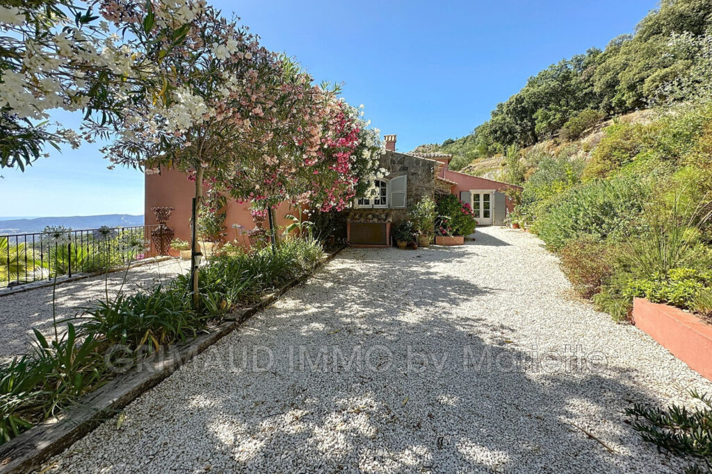 vente villa – NR pièces – 4 chambres – 300.00 m²