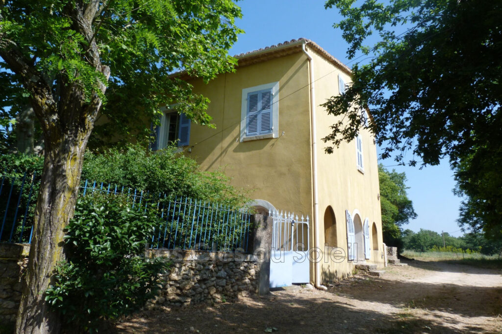 BRAS  Bastide Provençale T6 sur 18 hectares – Vue panoramique – 6 pièces – 5 chambres – 174.00 m²