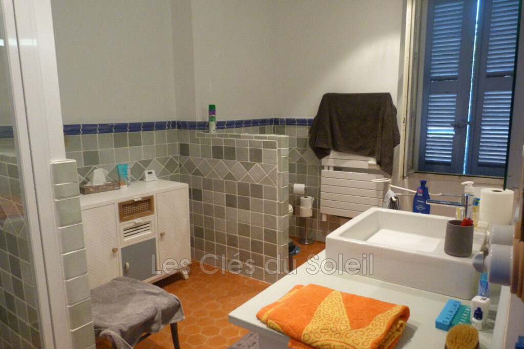 BRAS  Bastide Provençale T6 sur 18 hectares – Vue panoramique – 6 pièces – 5 chambres – 174.00 m²