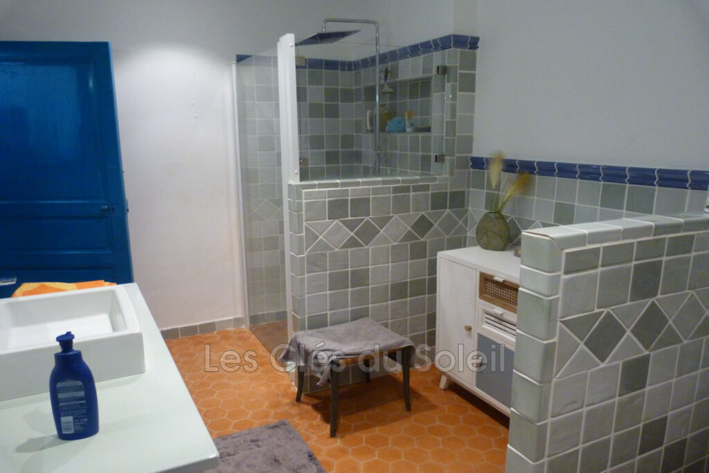 BRAS  Bastide Provençale T6 sur 18 hectares – Vue panoramique – 6 pièces – 5 chambres – 174.00 m²