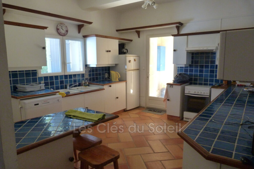 BRAS  Bastide Provençale T6 sur 18 hectares – Vue panoramique – 6 pièces – 5 chambres – 174.00 m²