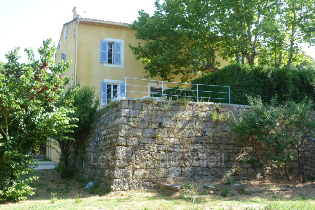 BRAS  Bastide Provençale T6 sur 18 hectares – Vue panoramique – 6 pièces – 5 chambres – 174.00 m²
