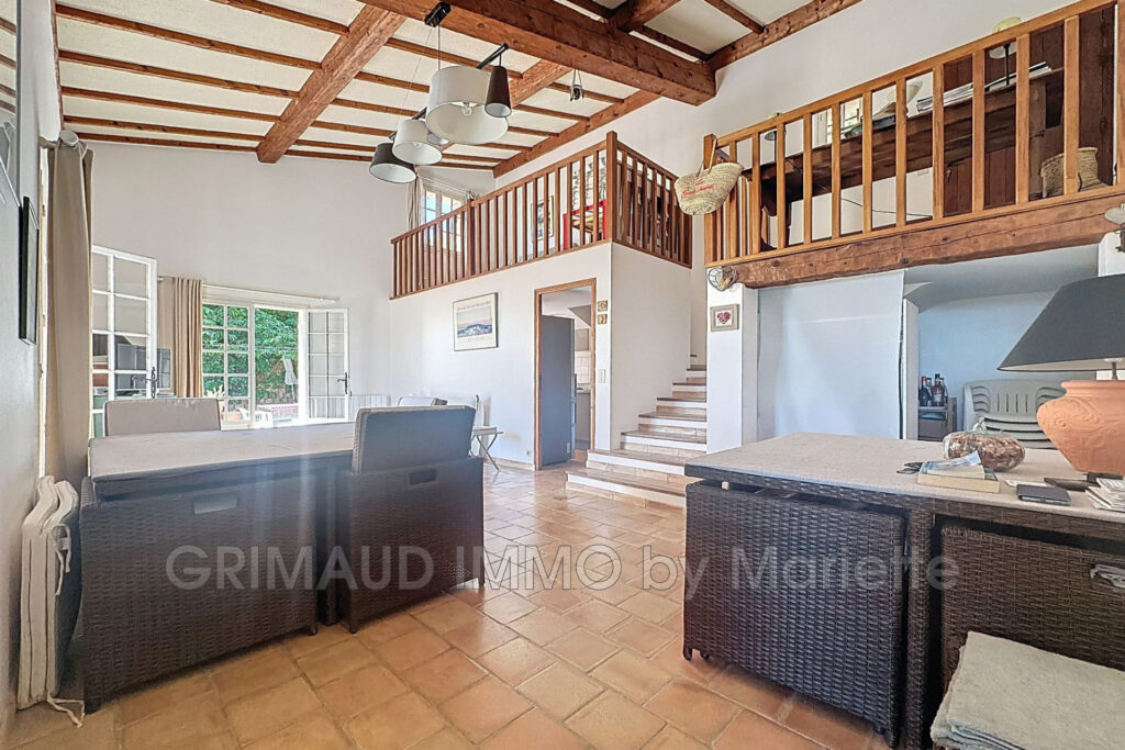 À deux pas du village, maison avec vue panoramique sur la mer  – 4 pièces – 3 chambres – 107.00 m²