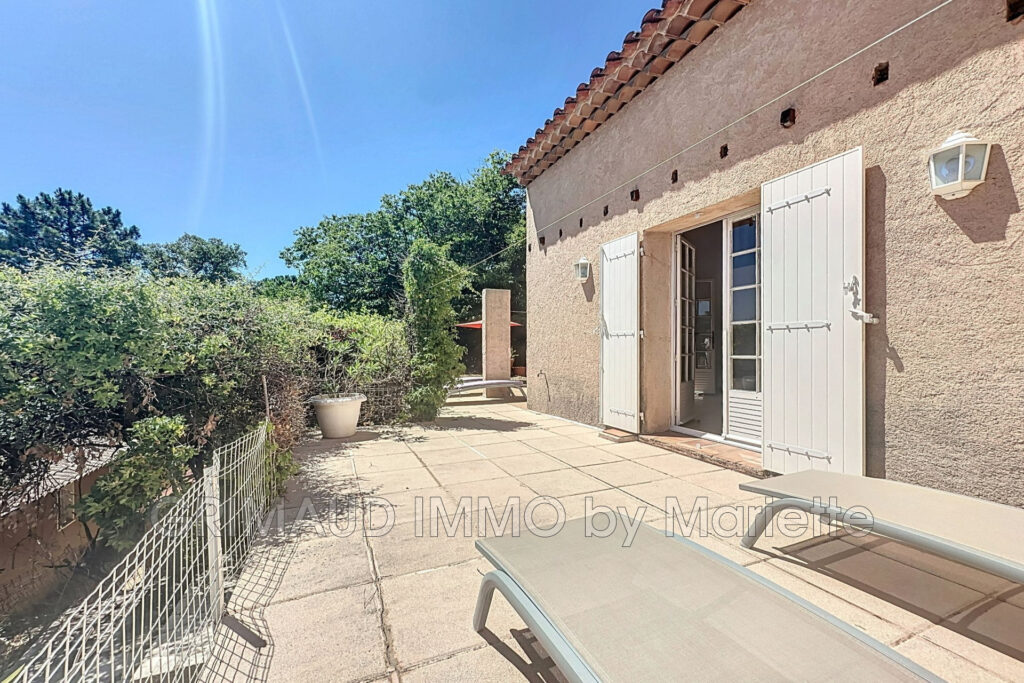 À deux pas du village, maison avec vue panoramique sur la mer  – 4 pièces – 3 chambres – 107.00 m²