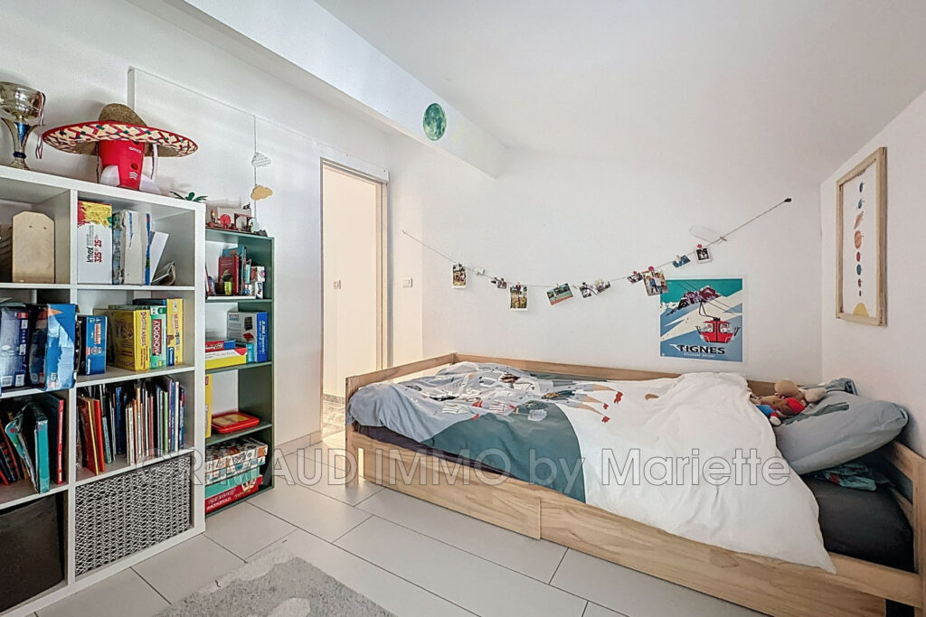 Dans une résidence avec piscines, charmant mazet comprenant de – 4 pièces – 2 chambres – 56.30 m²