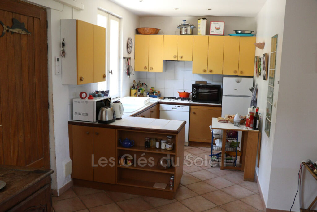 Maison de village à 500 m de la plage de l’Almanarre et à 2 pa – 4 pièces – 3 chambres – 91.80 m²