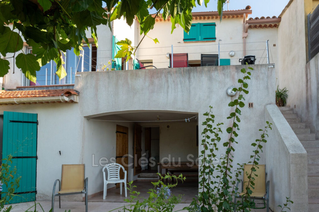 Maison de village à 500 m de la plage de l’Almanarre et à 2 pa – 4 pièces – 3 chambres – 91.80 m²