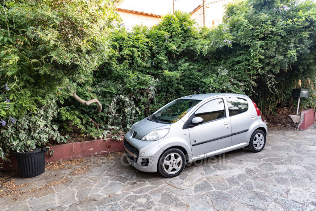 Maison de village à 500 m de la plage de l’Almanarre et à 2 pa – 4 pièces – 3 chambres – 91.80 m²