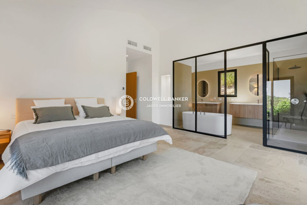 Superbe villa 330m2 5 chambres + studio – Vue panoramique mer  – 7 pièces – 6 chambres – 4  – 330.00 m²