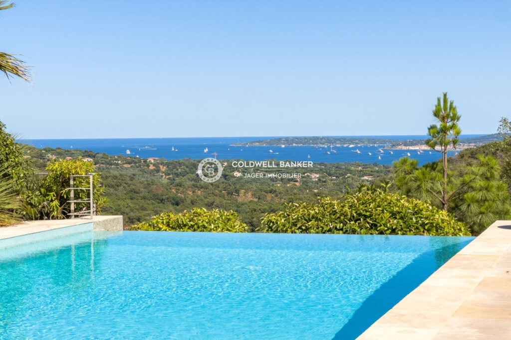 Superbe villa 330m2 5 chambres + studio – Vue panoramique mer  – 7 pièces – 6 chambres – 4  – 330.00 m²