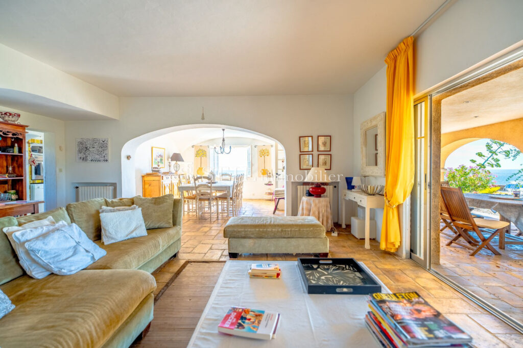 location saisonnière maison 6 Pièce(s) – 6 pièces – 4 chambres – 203.00 m²