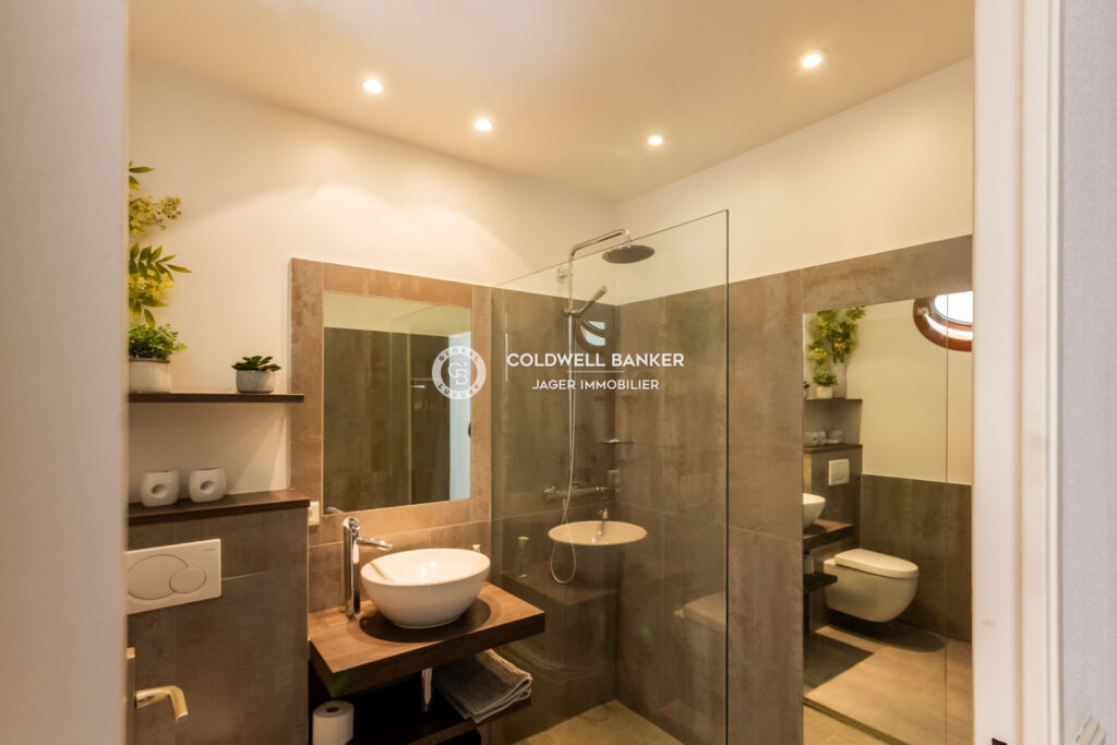 Appartement avec terrasse et amarrage – 3 pièces – 2 chambres – 66.00 m²