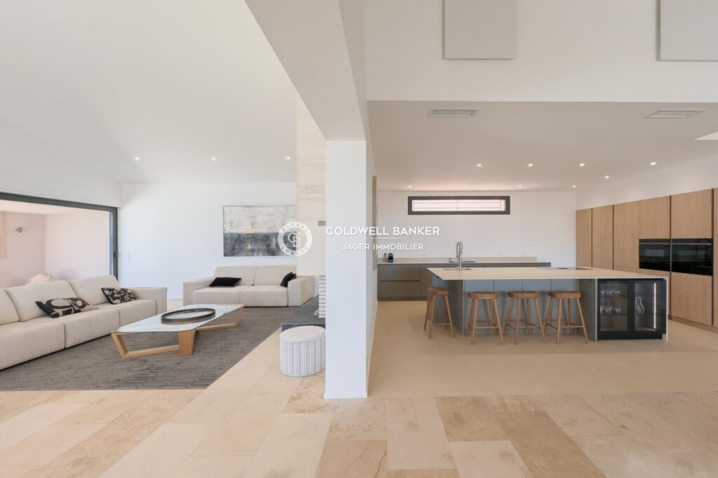 Superbe villa 330m2 5 chambres + studio – Vue panoramique mer  – 7 pièces – 6 chambres – 4  – 330.00 m²