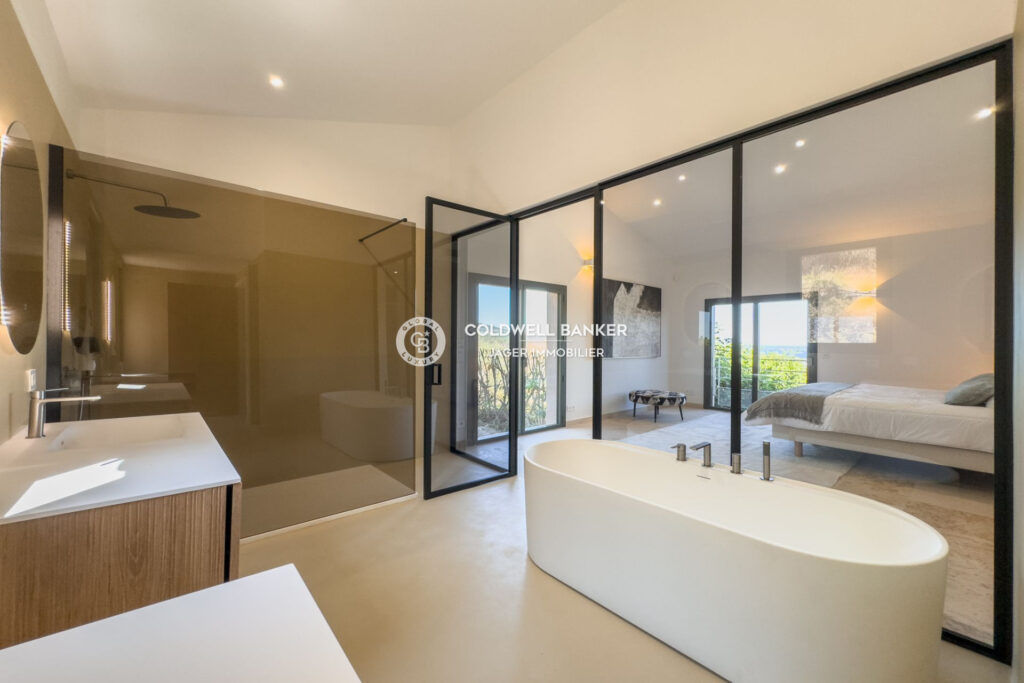 Superbe villa 330m2 5 chambres + studio – Vue panoramique mer  – 7 pièces – 6 chambres – 4  – 330.00 m²