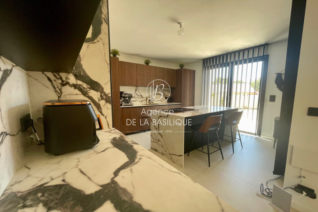 vente maison de caractère 4 Pièce(s) – 4 pièces – 3 chambres – 4  – 114.00 m²