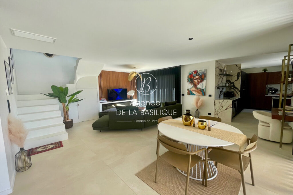 vente maison de caractère 4 Pièce(s) – 4 pièces – 3 chambres – 4  – 114.00 m²