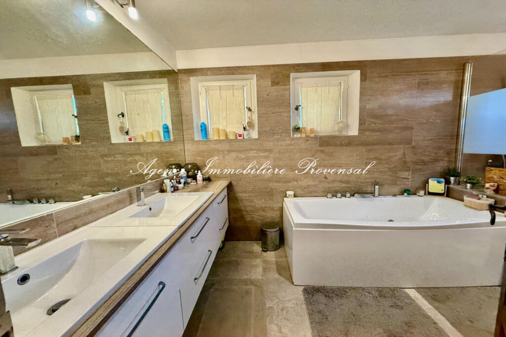 vente maison 6 Pièce(s) – 6 pièces – 4 chambres – 167.00 m²