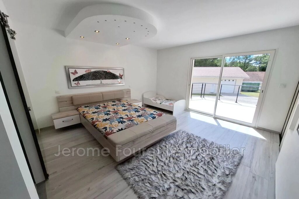 Maison contemporaine de standing avec dépendances, en bout d’i – 5 pièces – 3 chambres – 250.00 m²