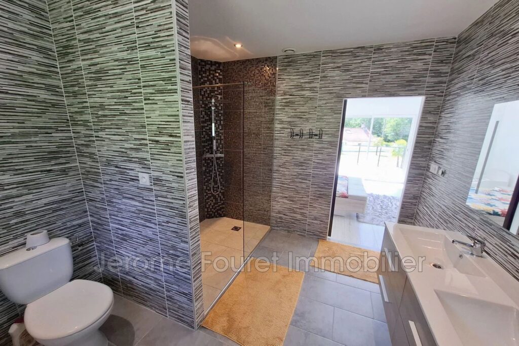 Maison contemporaine de standing avec dépendances, en bout d’i – 5 pièces – 3 chambres – 250.00 m²