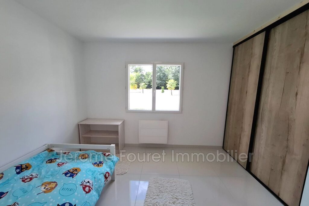 Maison contemporaine de standing avec dépendances, en bout d’i – 5 pièces – 3 chambres – 250.00 m²