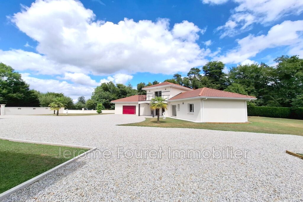 Maison contemporaine de standing avec dépendances, en bout d’i – 5 pièces – 3 chambres – 250.00 m²