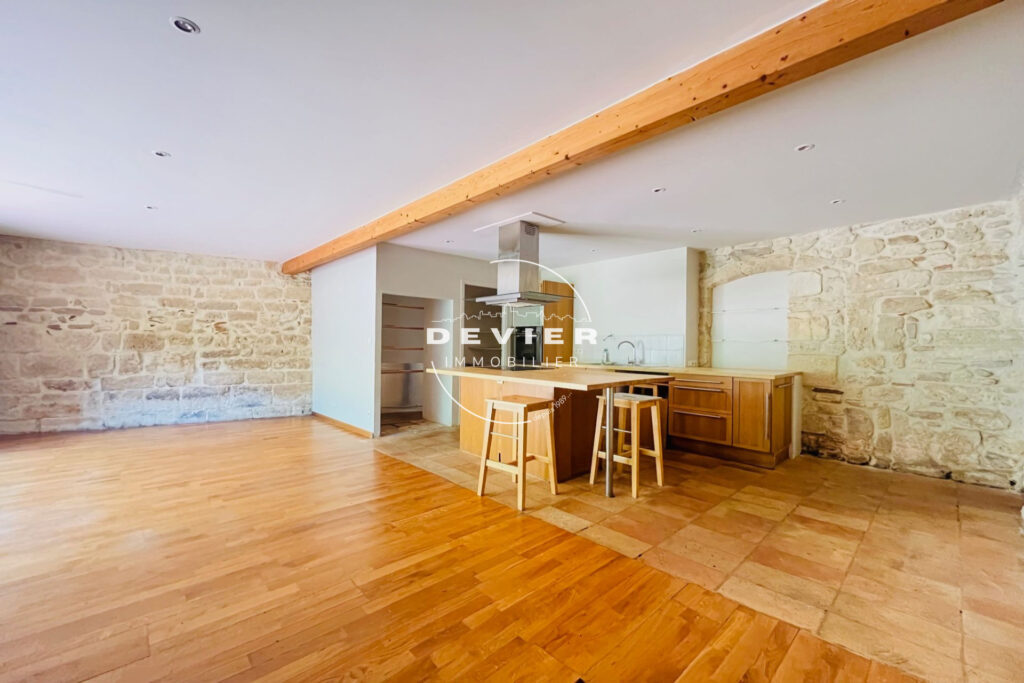 vente maison de caractère 8 Pièce(s) – 8 pièces – 5 chambres – 196.00 m²