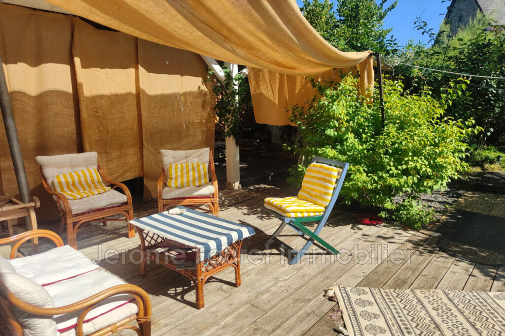 vente  – NR pièces – 7 chambres – 240.00 m²