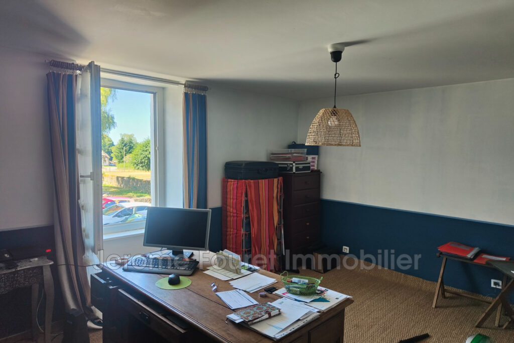 vente  – NR pièces – 7 chambres – 240.00 m²