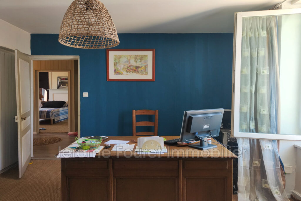 vente  – NR pièces – 7 chambres – 240.00 m²