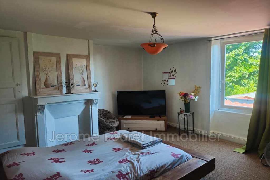 vente  – NR pièces – 7 chambres – 240.00 m²