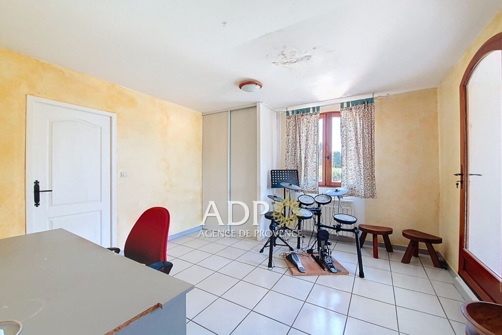 vente maison 6 Pièce(s) – 6 pièces – 5 chambres – 144.00 m²