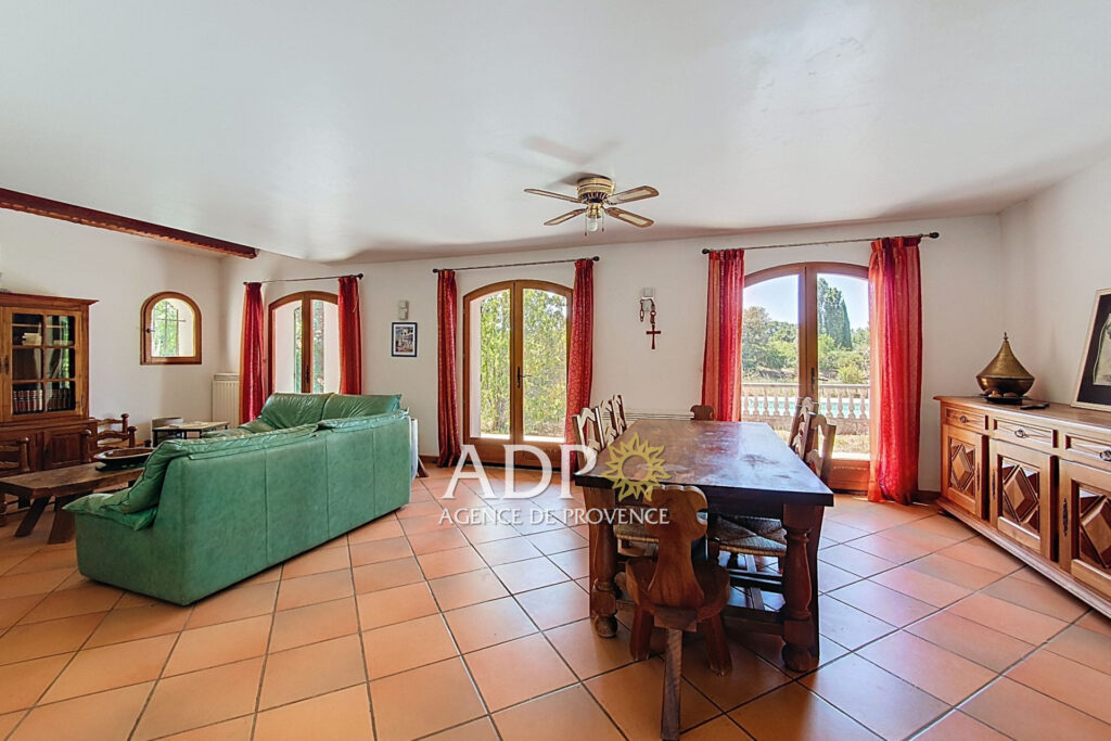 vente maison 6 Pièce(s) – 6 pièces – 5 chambres – 144.00 m²