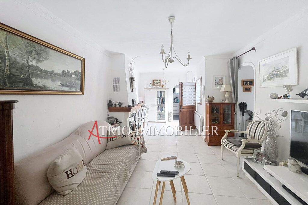 Charme, Plain-pied et soleil pour une maison nichée en bas du  – 4 pièces – 2 chambres – 90.00 m²