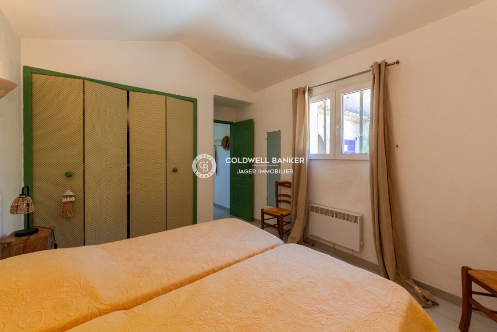 EXCLUSIVITÉ – Mazet avec Vue Mer et Fort Potentiel à Sainte-Ma – 4 pièces – 5 chambres – 150.00 m²