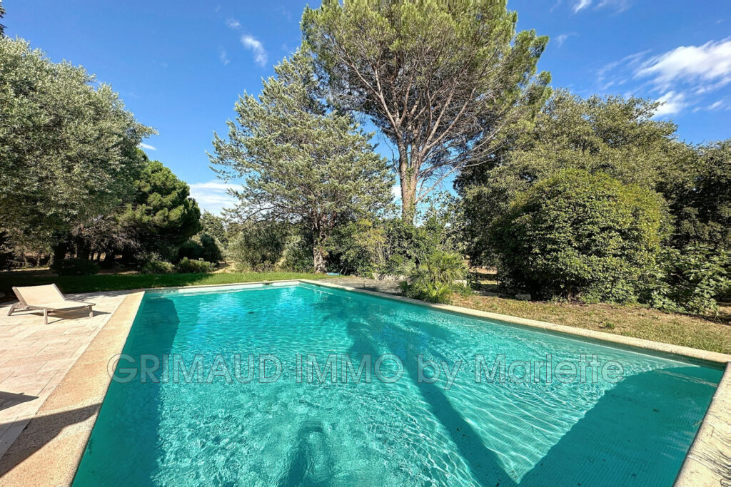 belle maison a saint clement, au calme avec grand terrain plat – 10 pièces – 7 chambres – 205.35 m²