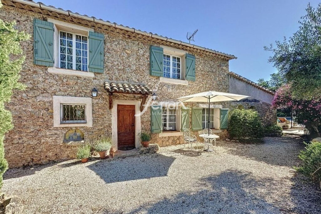 BASTIDE EN PIERRE 190M² LORGUES – 5 pièces – 4 chambres – 4  – 189.00 m²