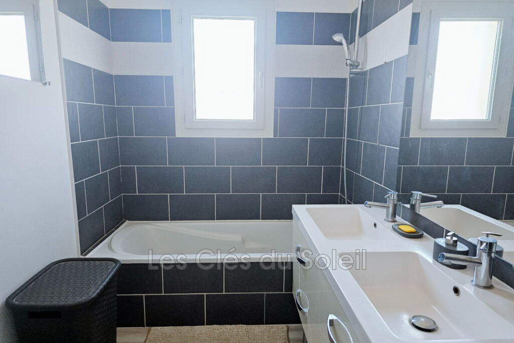 ROCBARON  Maison récente T5 avec vue dominante et piscine Sit – 5 pièces – 4 chambres – 90.00 m²