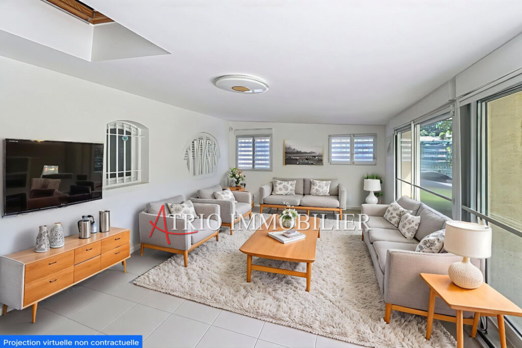 Charme, Plain-pied et soleil pour une maison nichée en bas du  – 4 pièces – 2 chambres – 90.00 m²