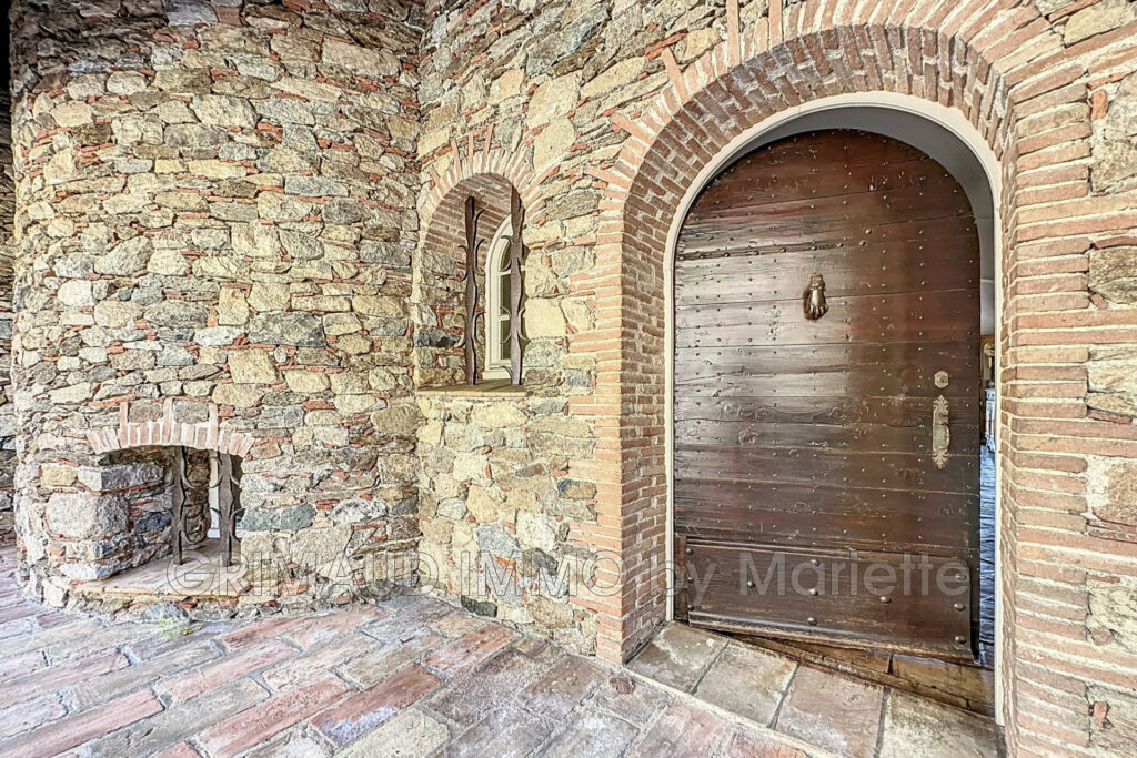 Charmante maison provençale avec vue sur le château et potenti – 11 pièces – 6 chambres – 308.00 m²