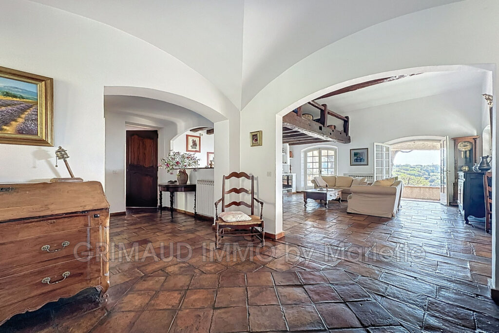 Charmante maison provençale avec vue sur le château et potenti – 11 pièces – 6 chambres – 308.00 m²