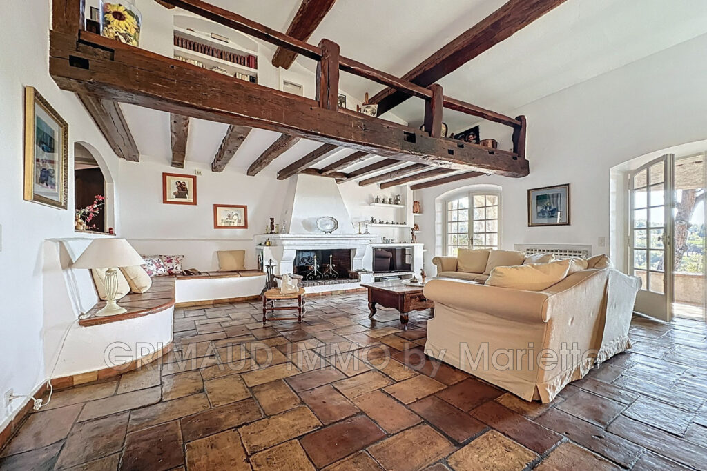 Charmante maison provençale avec vue sur le château et potenti – 11 pièces – 6 chambres – 308.00 m²