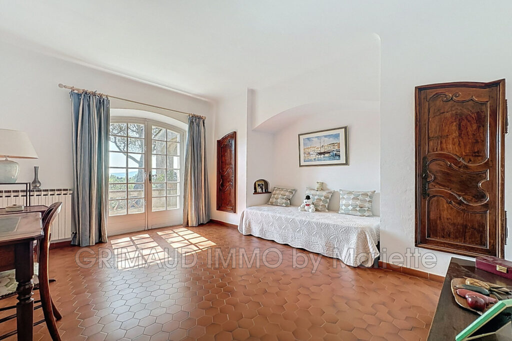 Charmante maison provençale avec vue sur le château et potenti – 11 pièces – 6 chambres – 308.00 m²