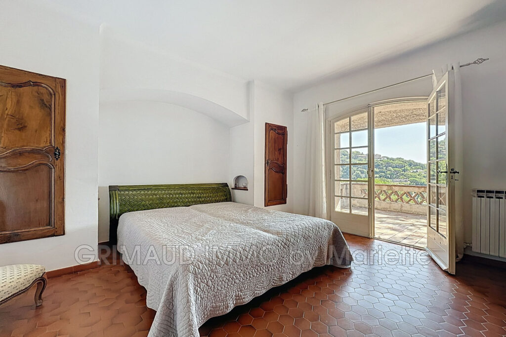 Charmante maison provençale avec vue sur le château et potenti – 11 pièces – 6 chambres – 308.00 m²